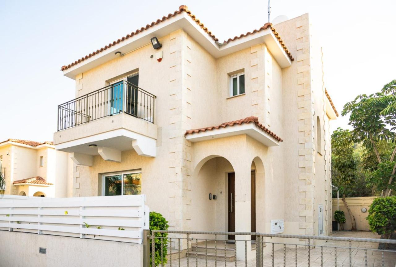 Alba, Luxury 4 Bdrm With Heated Pool Villa Protaras
